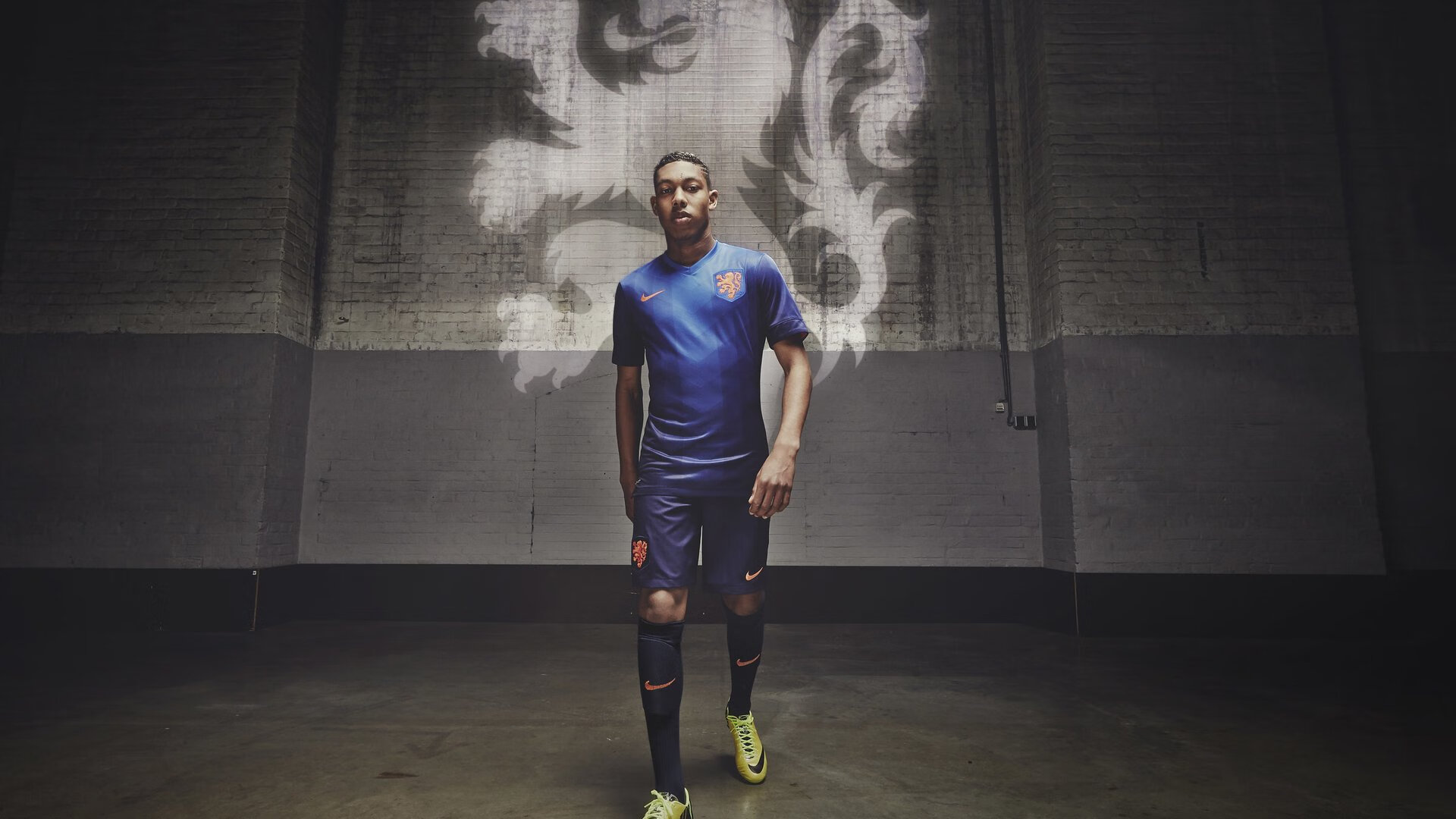 国足球员训练负荷与状态关系，足球运动员训练量